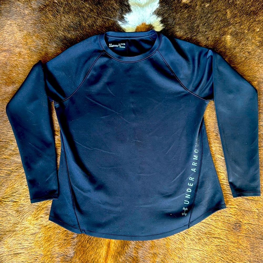 Under armor long sleeve. Women’s size XL. Has thumb holes on each side.